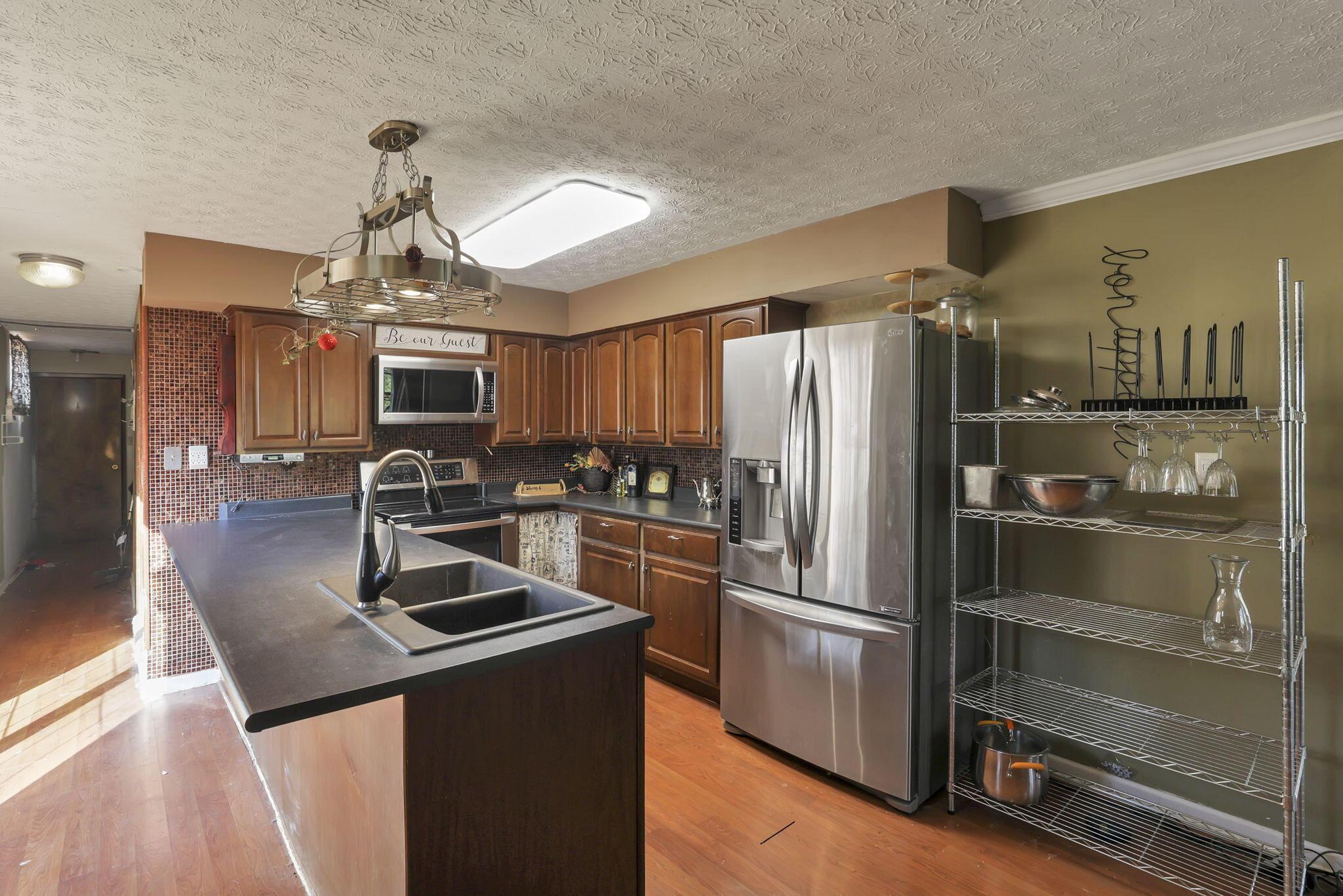 6346 Clark State Road Columbus, OH 43230 - Photo 11 of 42 12-web-or-mls-0N4A3008