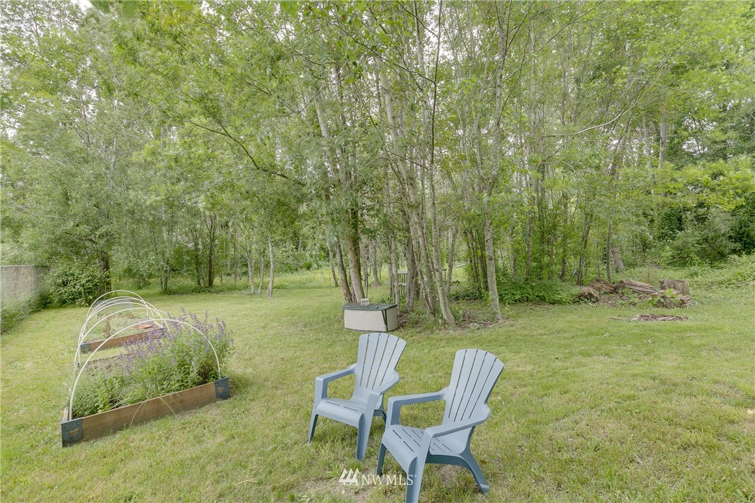 6745 18th Avenue Southwest Seattle, WA 98106 - Photo 22 of 24 a view of a backyard with table and chairs