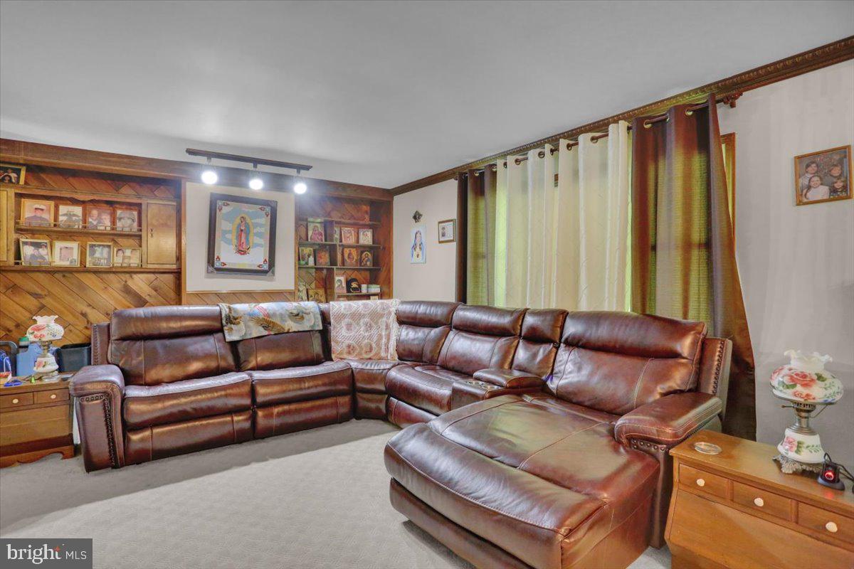 90 Preston Road Wernersville, PA 19565 - Photo 20 of 45 a living room with furniture and a window