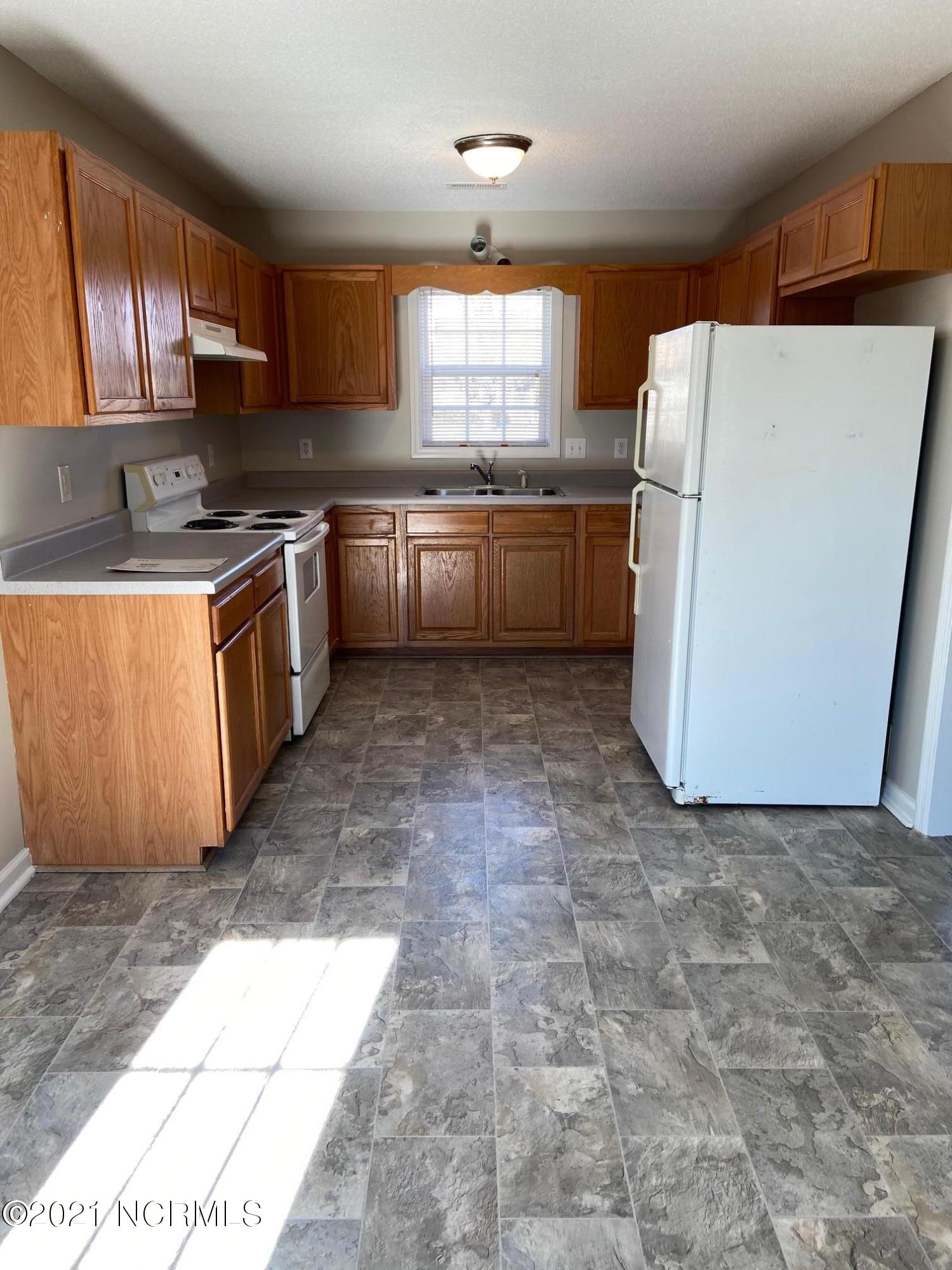 401 Sumrell Way Hubert, NC 28539 - Photo 10 of 26