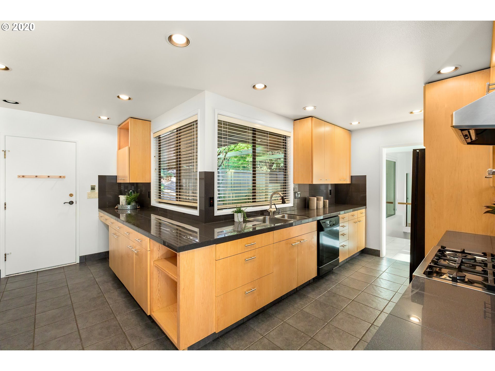 3925 Southwest Dosch Road Portland, OR 97239 - Photo 10 of 22