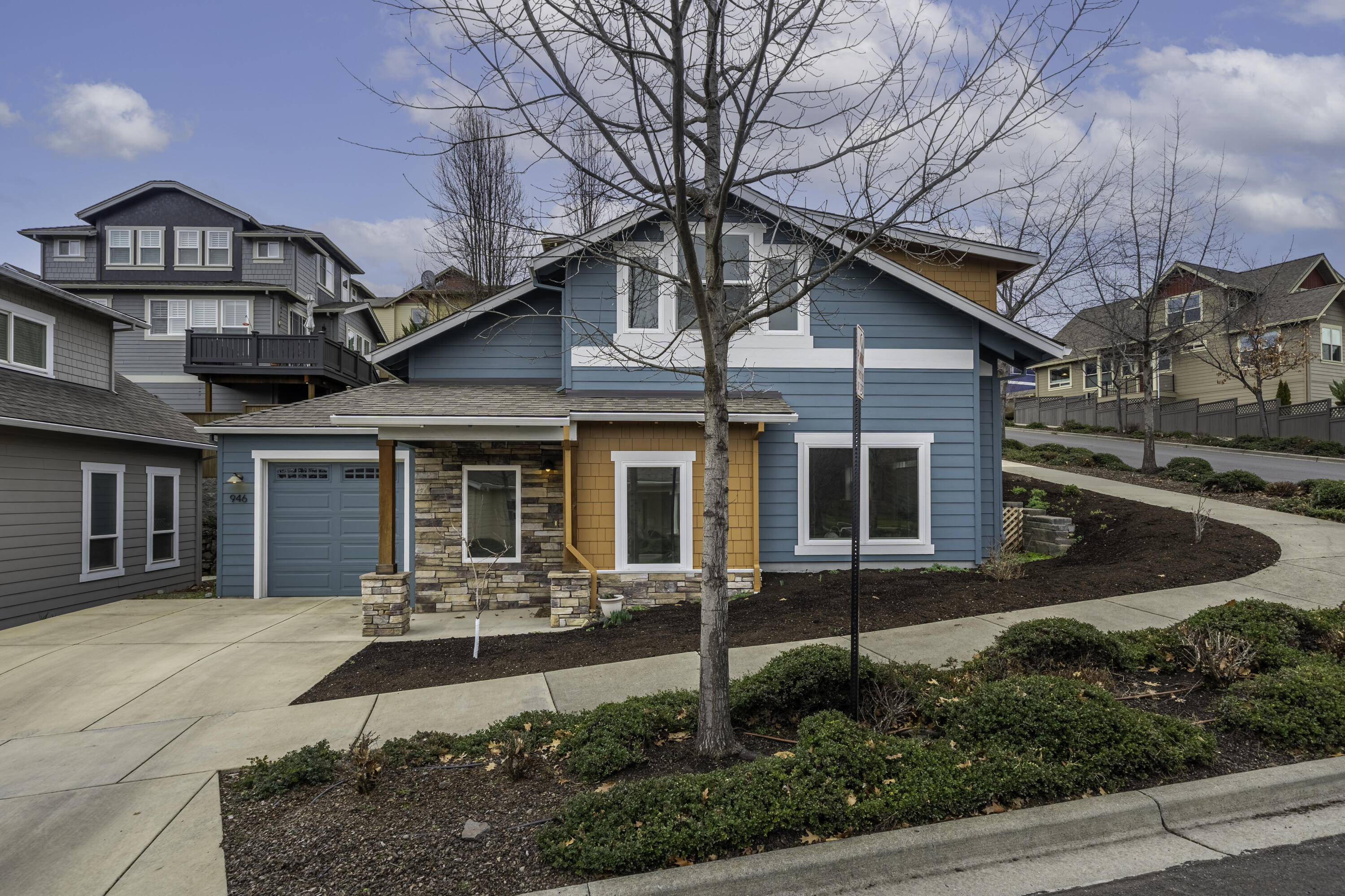 946 Stone Ridge Avenue Ashland, OR 97520 - Photo 3 of 26 DSC06279-HDR-Edit