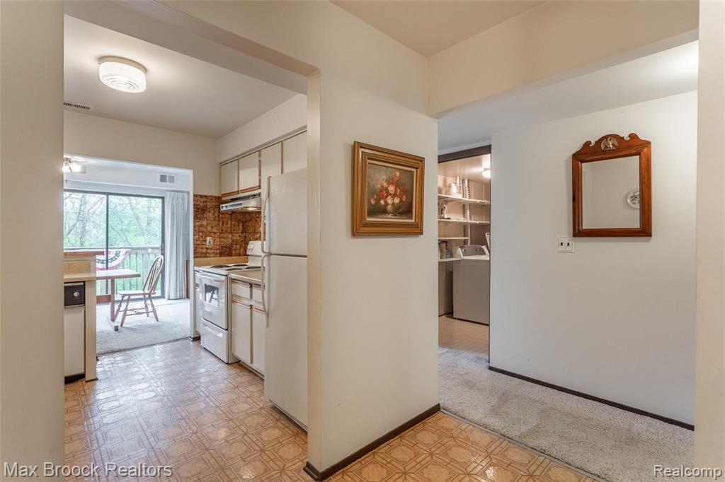 1695 Riverside Drive, Unit 12 Rochester Hills, MI 48309 - Photo 5 of 29