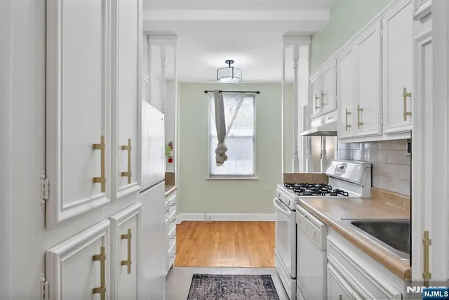 $325,000 | 100 East Palisade Avenue, Unit B22, Englewood, NJ 07631