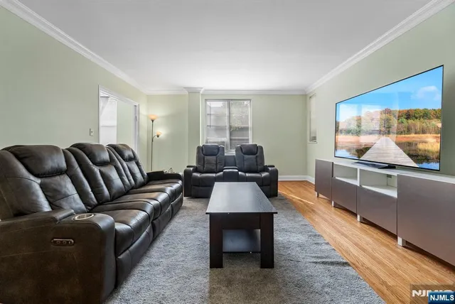 $325,000 | 100 East Palisade Avenue, Unit B22, Englewood, NJ 07631