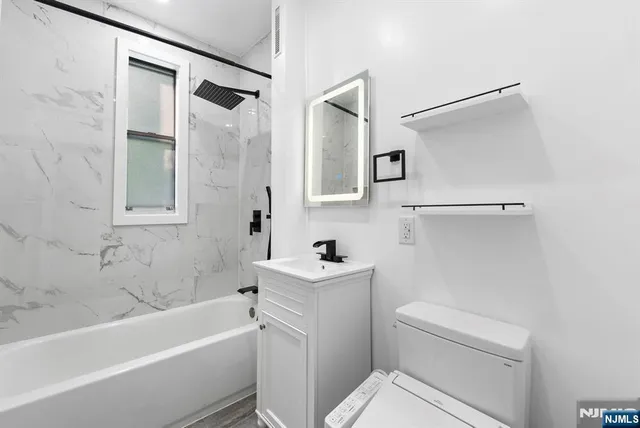 $325,000 | 100 East Palisade Avenue, Unit B22, Englewood, NJ 07631