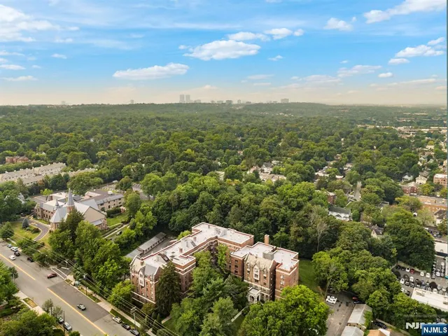 $325,000 | 100 East Palisade Avenue, Unit B22, Englewood, NJ 07631