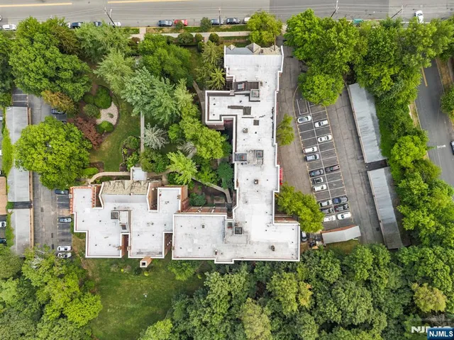 $325,000 | 100 East Palisade Avenue, Unit B22, Englewood, NJ 07631