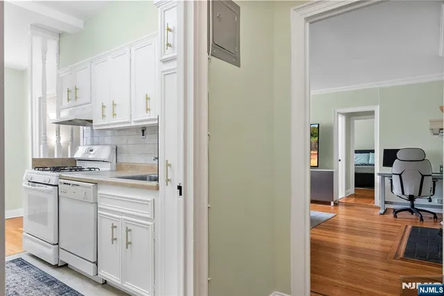 $325,000 | 100 East Palisade Avenue, Unit B22, Englewood, NJ 07631