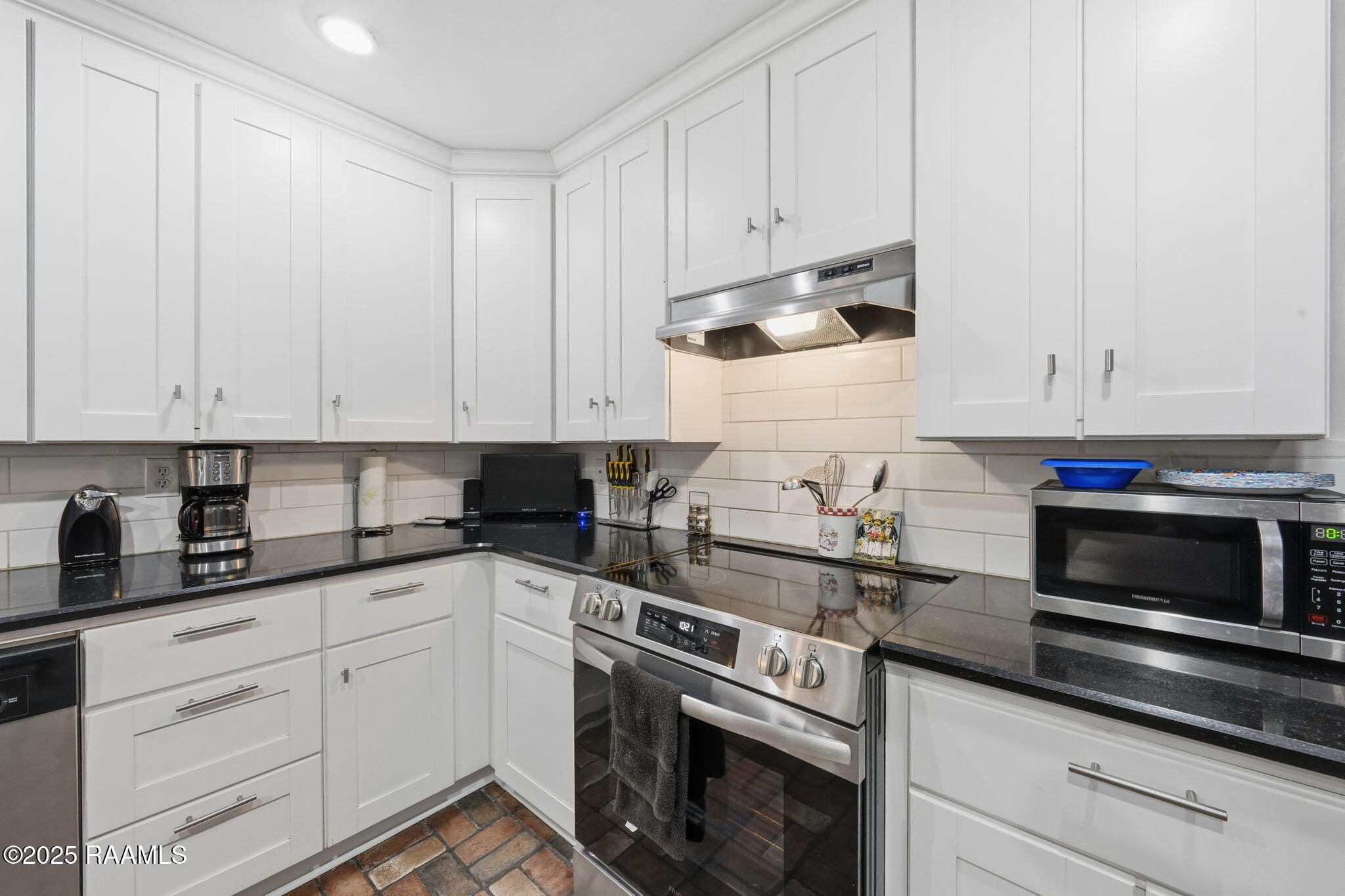 705 South Beau Pre Road Lafayette, LA 70508 - Photo 11 of 25 Kitchen