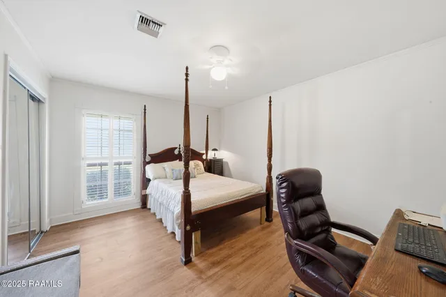 $389,000 | 705 South Beau Pre Road, Lafayette, LA 70508