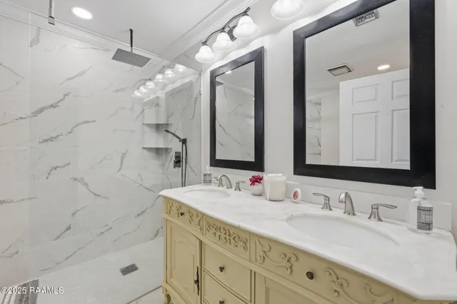 $389,000 | 705 South Beau Pre Road, Lafayette, LA 70508