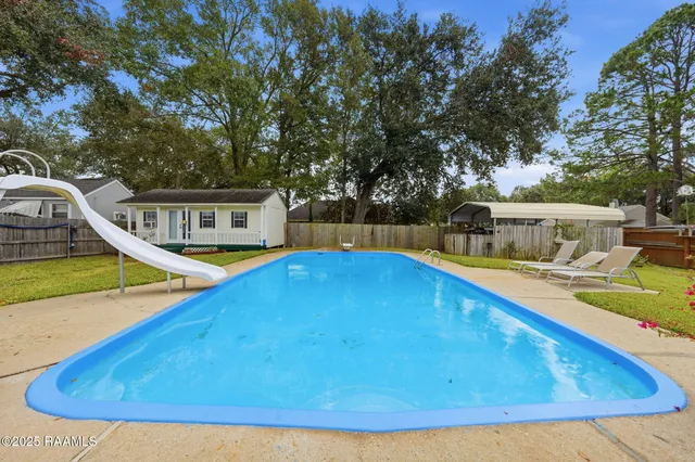 $389,000 | 705 South Beau Pre Road, Lafayette, LA 70508