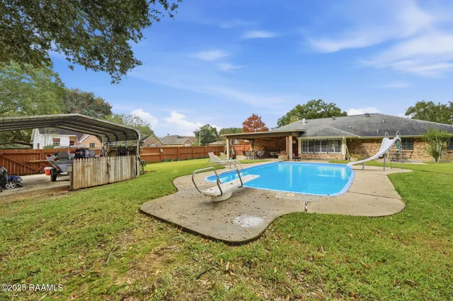 $389,000 | 705 South Beau Pre Road, Lafayette, LA 70508