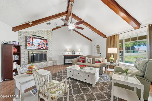 $389,000 | 705 South Beau Pre Road, Lafayette, LA 70508