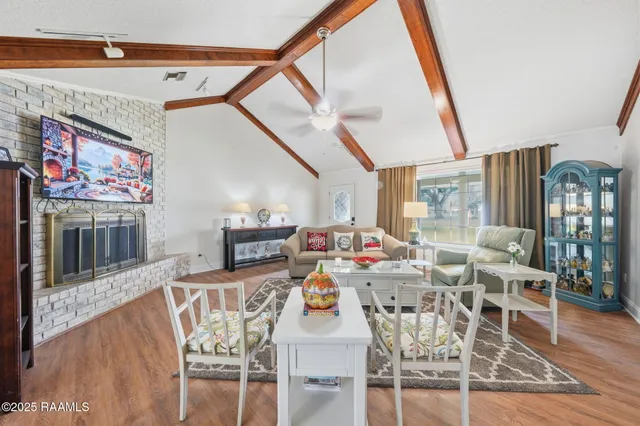 $389,000 | 705 South Beau Pre Road, Lafayette, LA 70508