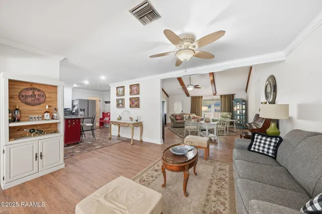 $389,000 | 705 South Beau Pre Road, Lafayette, LA 70508