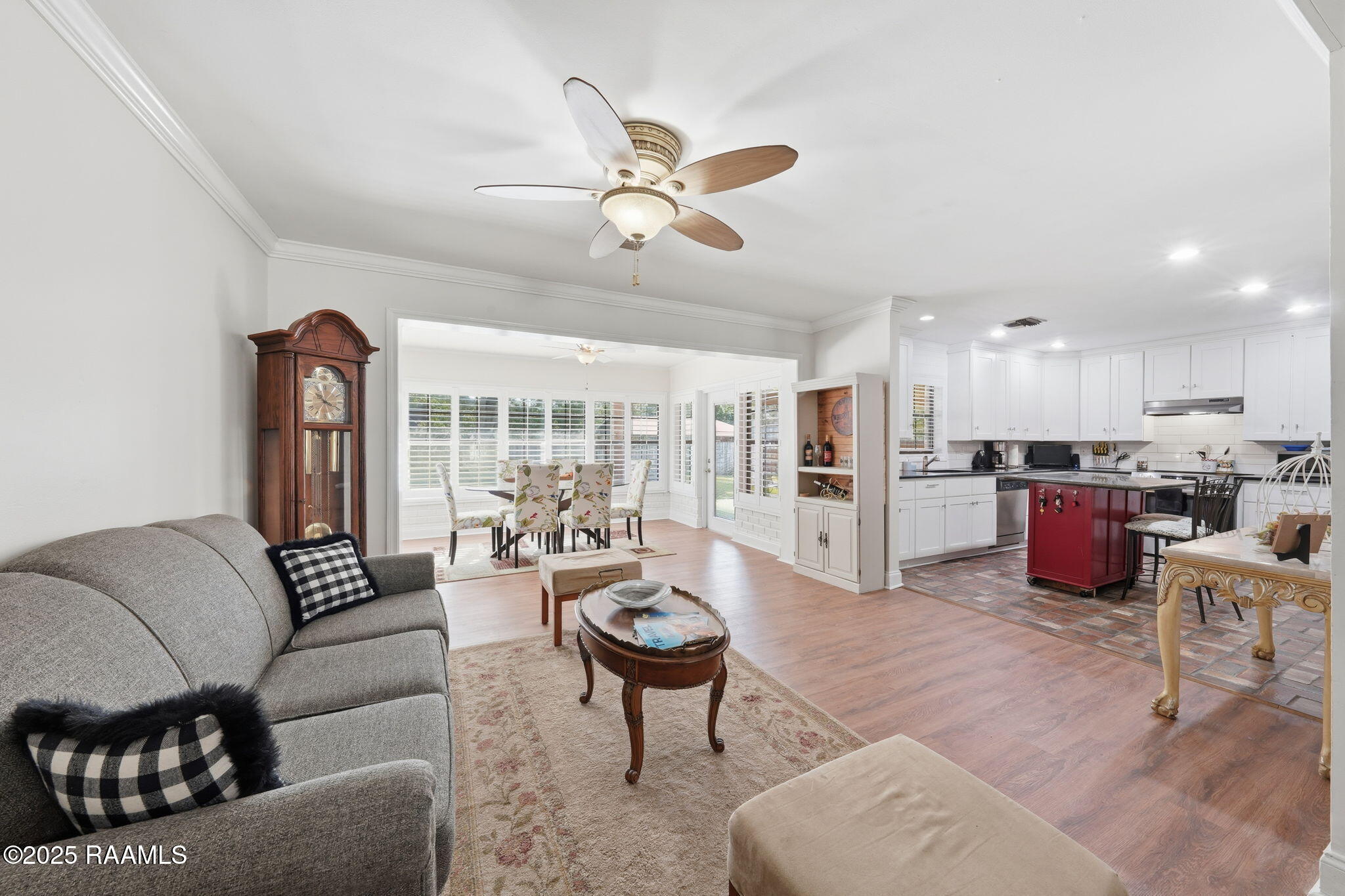 705 South Beau Pre Road Lafayette, LA 70508 - Photo 7 of 25 Sitting/Kitchen