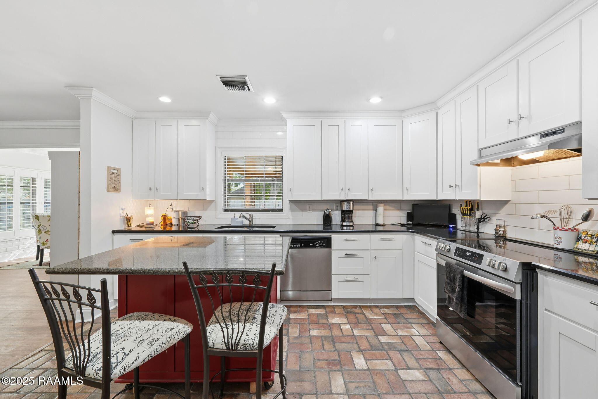 705 South Beau Pre Road Lafayette, LA 70508 - Photo 10 of 25 Kitchen