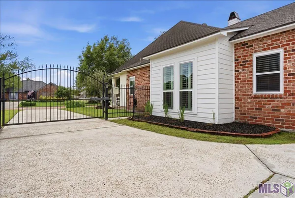 $365,000 | 36498 Manchac Crossing Avenue, Prairieville, LA 70769