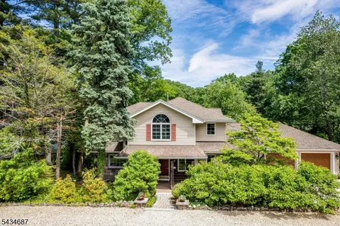 $864,999 | 48 Rainbow Trail, Mountain Lakes, NJ 07046