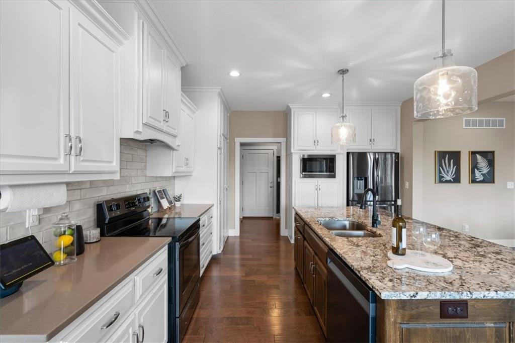 11124 South Barth Road Olathe, KS 66061 - Photo 13 of 35