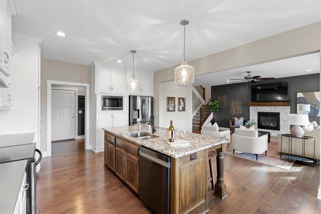 11124 South Barth Road Olathe, KS 66061 - Photo 14 of 35