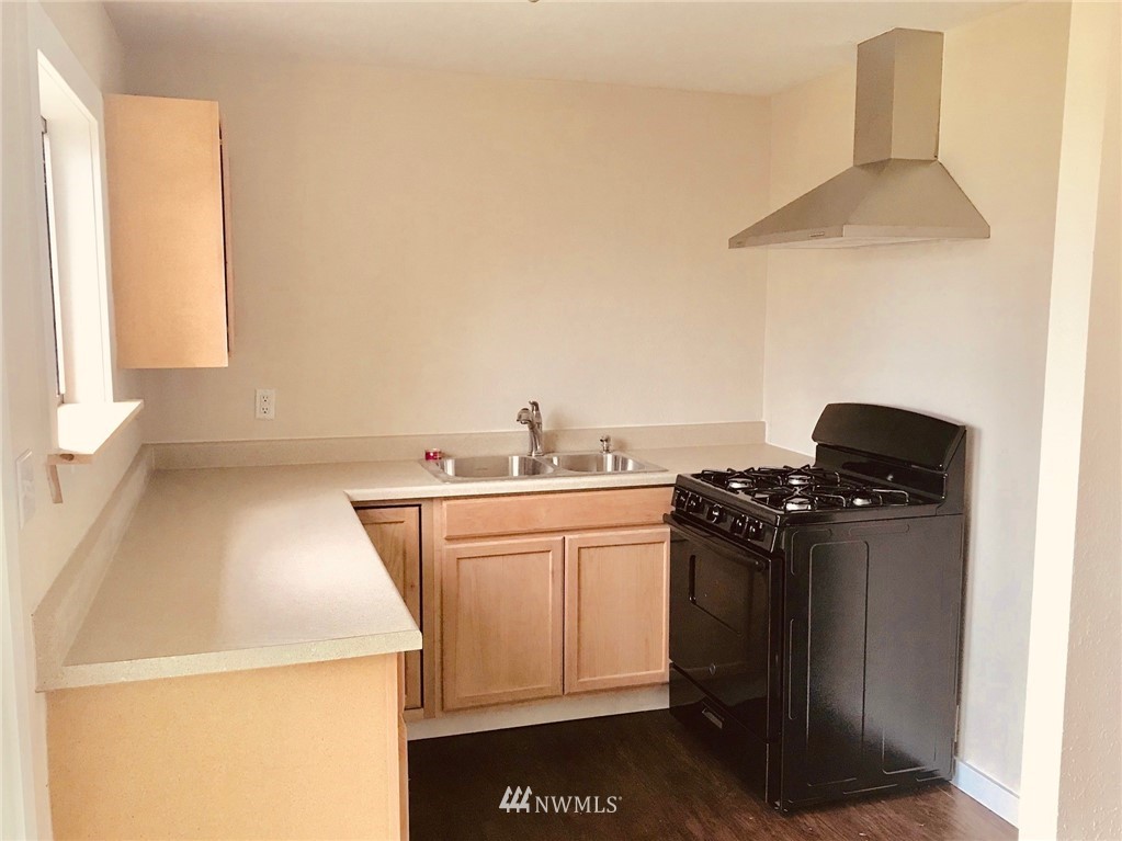 1055 Chestnut Street Bremerton, WA 98310 - Photo 2 of 6 Gallery Image 2