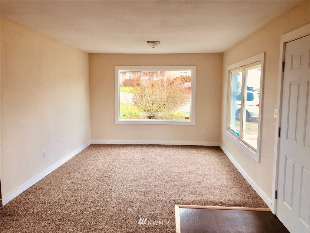 1055 Chestnut Street Bremerton, WA 98310 - Photo 3 of 6 Gallery Image 3