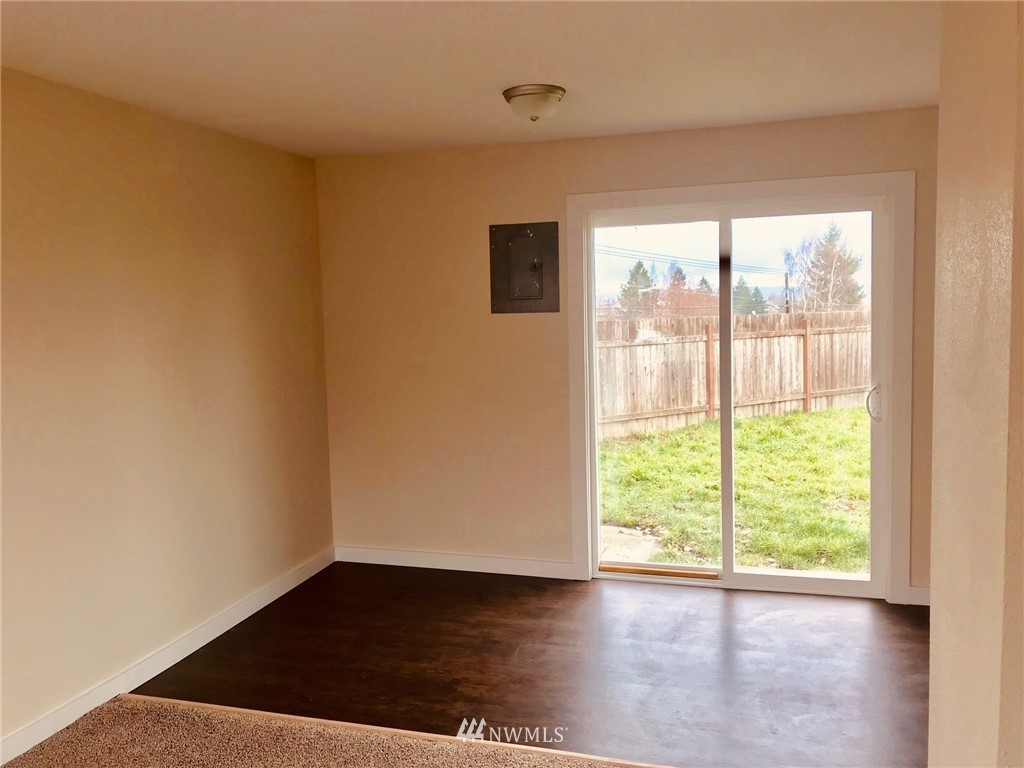1055 Chestnut Street Bremerton, WA 98310 - Photo 4 of 6 Gallery Image 4