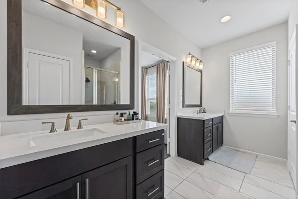 $3,850 | 904 Azul Lagoon Drive, Unit 11, Leander, TX 78641