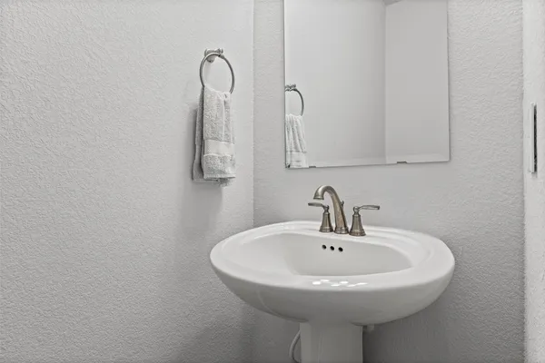 $3,850 | 904 Azul Lagoon Drive, Unit 11, Leander, TX 78641