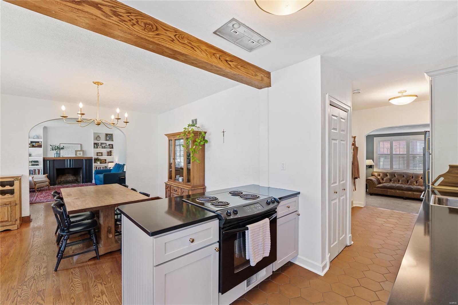 6400 Heege Road St. Louis, MO 63123 - Photo 10 of 45 Gallery Image 10