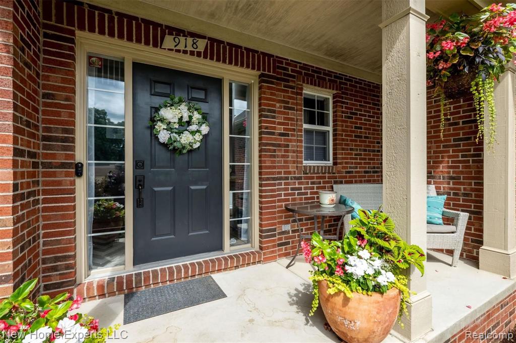 918 Bolinger Street Rochester Hills, MI 48307 - Photo 4 of 44