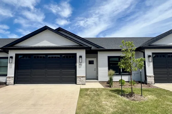 $349,900 | 1875 Redbud Circle, Unit 102, Eldridge, IA 52748