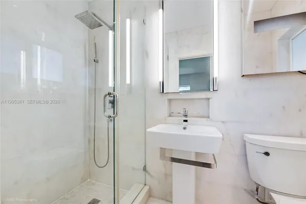 $7,200 | 6000 Leonardo Street, Unit 6000, Coral Gables, FL 33146