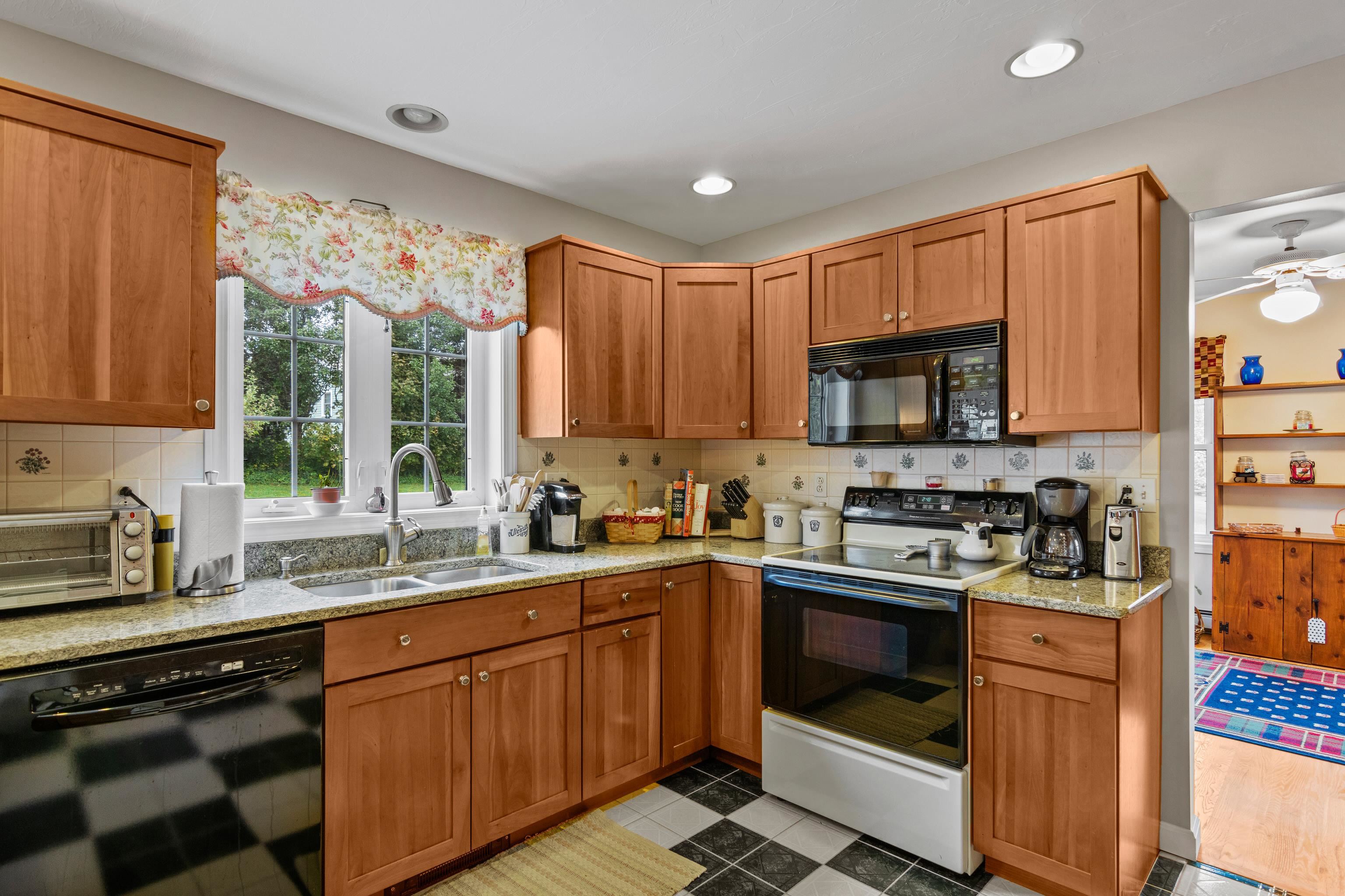 73 West Parish Road Concord, NH 03303 - Photo 9 of 29
