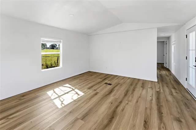 $1,300 | 3997 County Road 3190, Tyler, TX 75706