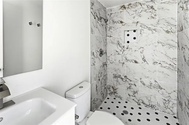 $1,300 | 3997 County Road 3190, Tyler, TX 75706