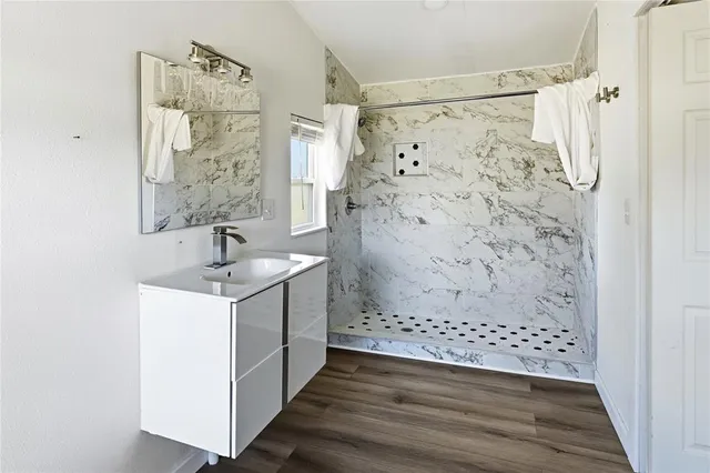 $1,300 | 3997 County Road 3190, Tyler, TX 75706