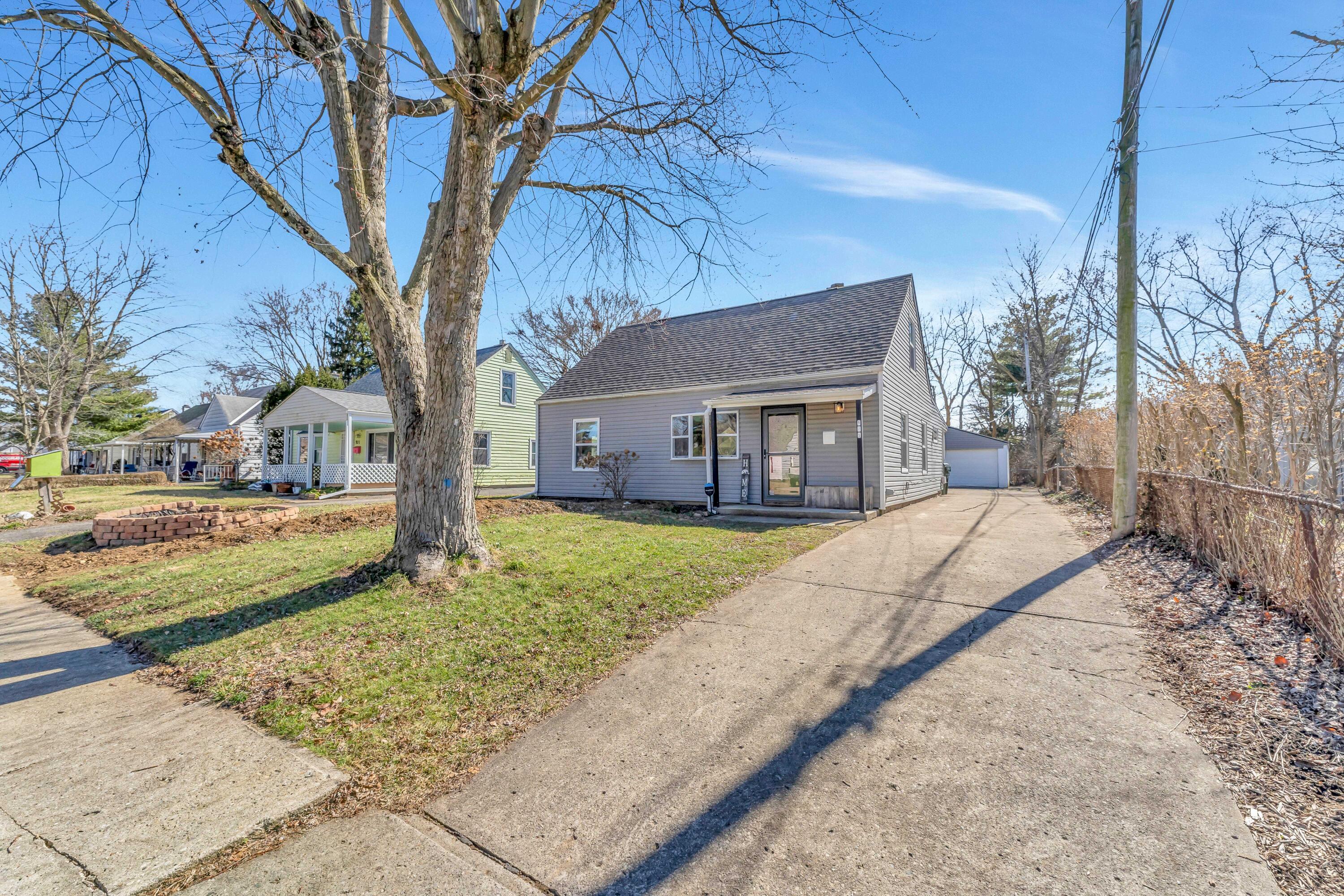 925 Blenheim Road Columbus, OH 43224 - Photo 2 of 30 DSC05726