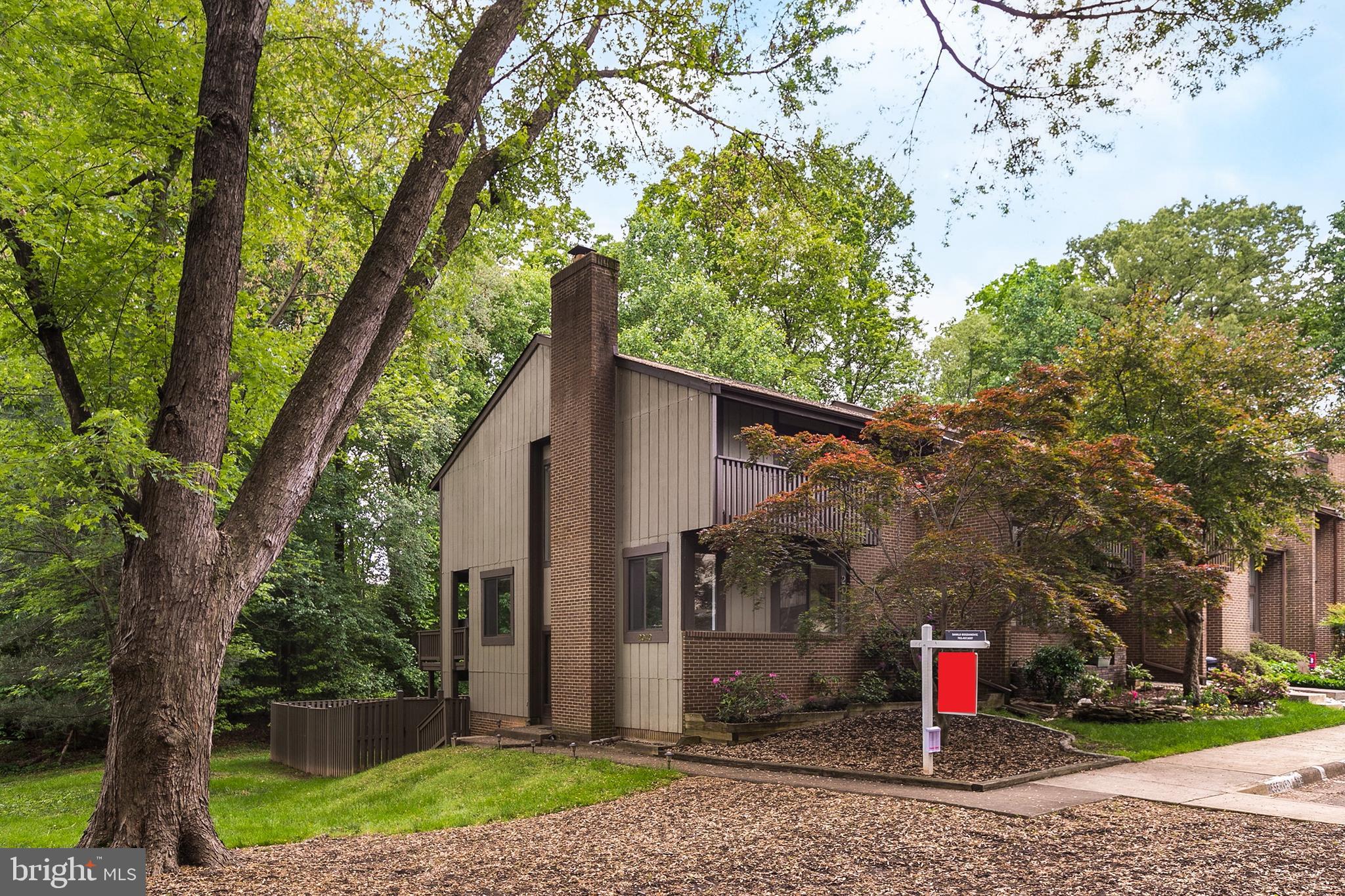 2040 Winged Foot Court Reston, VA 20191 - Photo 1 of 41 Gallery Image 1