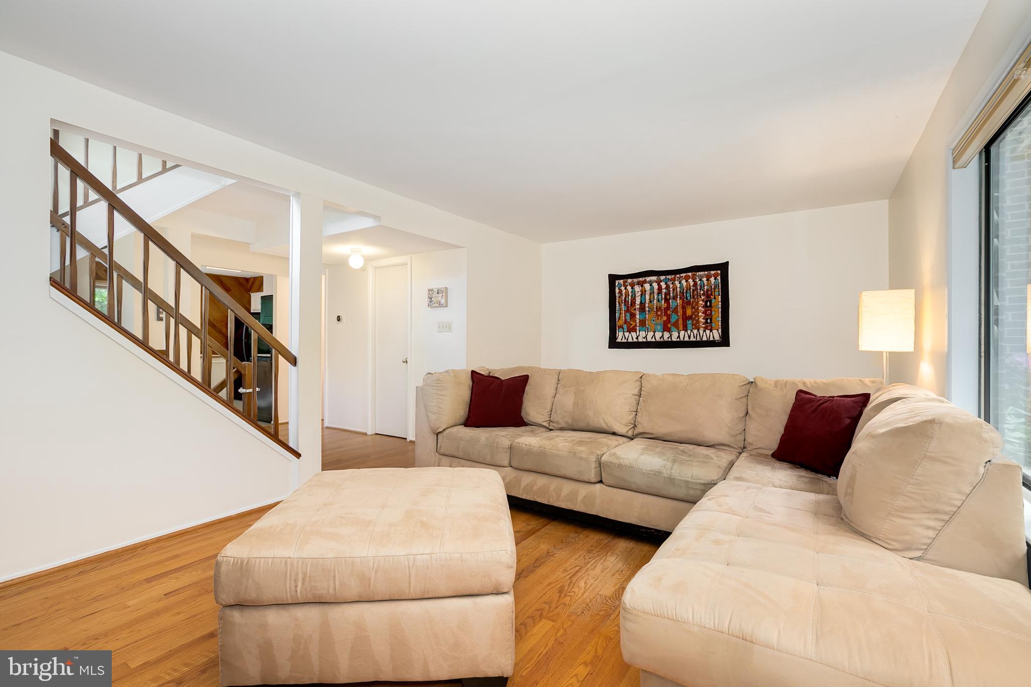 2040 Winged Foot Court Reston, VA 20191 - Photo 4 of 41 Gallery Image 4