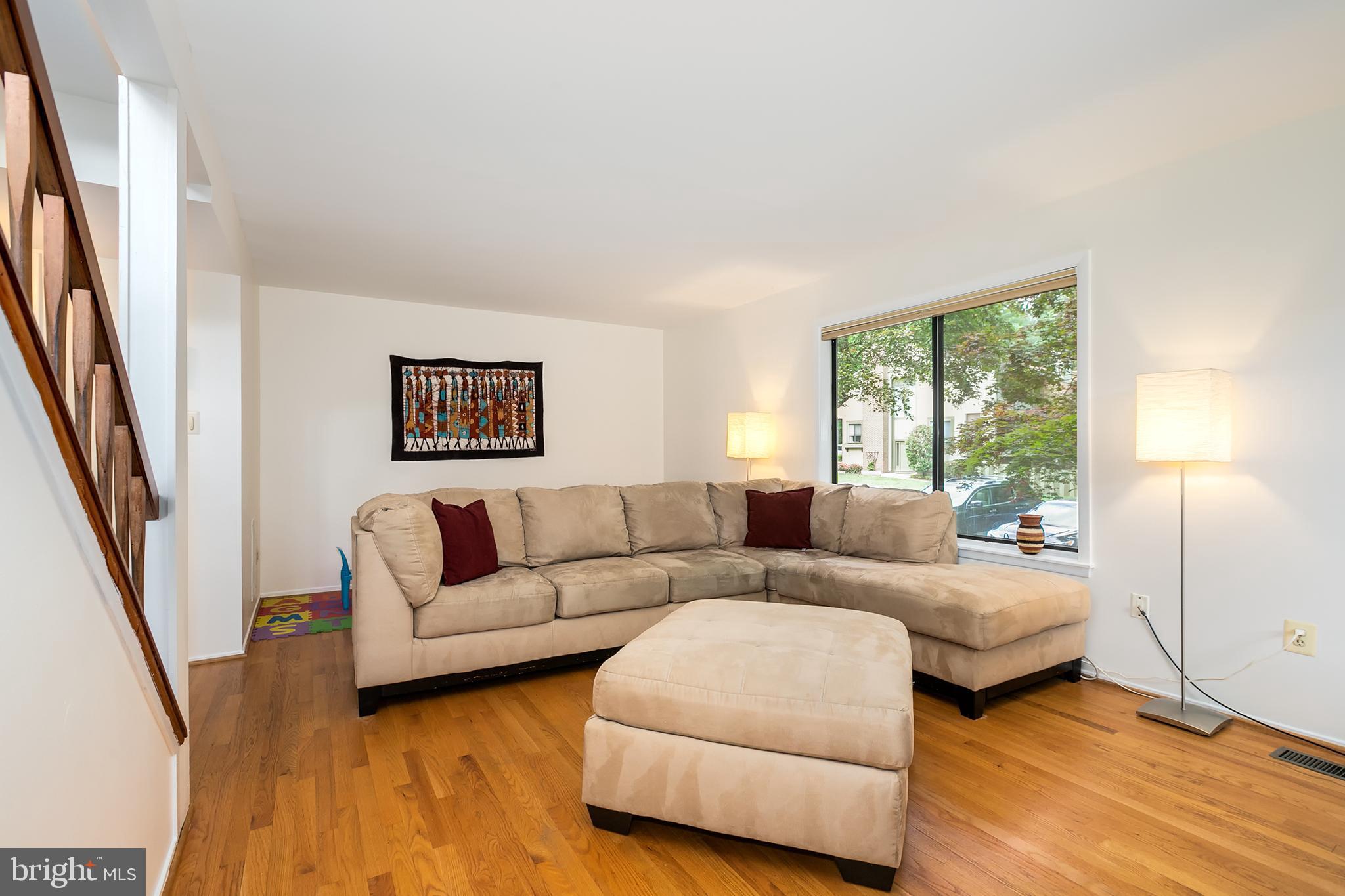 2040 Winged Foot Court Reston, VA 20191 - Photo 5 of 41 Gallery Image 5
