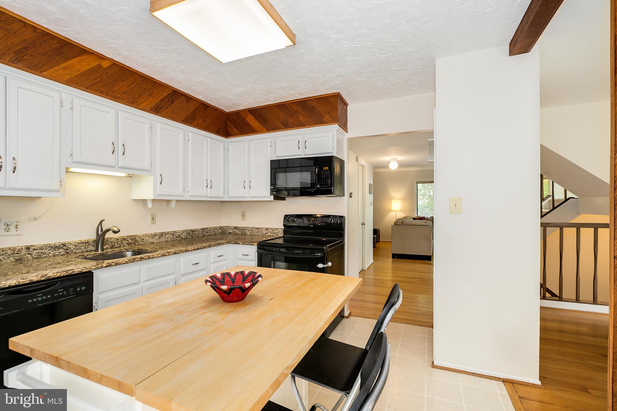2040 Winged Foot Court Reston, VA 20191 - Photo 8 of 41 Gallery Image 8