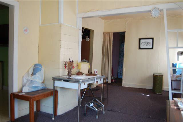 9009 Oakridge Road Temperance, MI 48182 - Photo 4 of 7 20414032-3.JPG