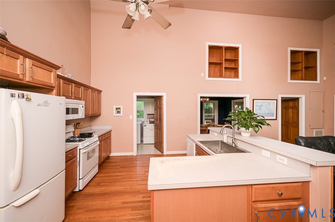 6040 Hare Road Henrico, VA 23231 - Photo 14 of 54 Kitchen featuring vaulted ceilings, wood-finish fl