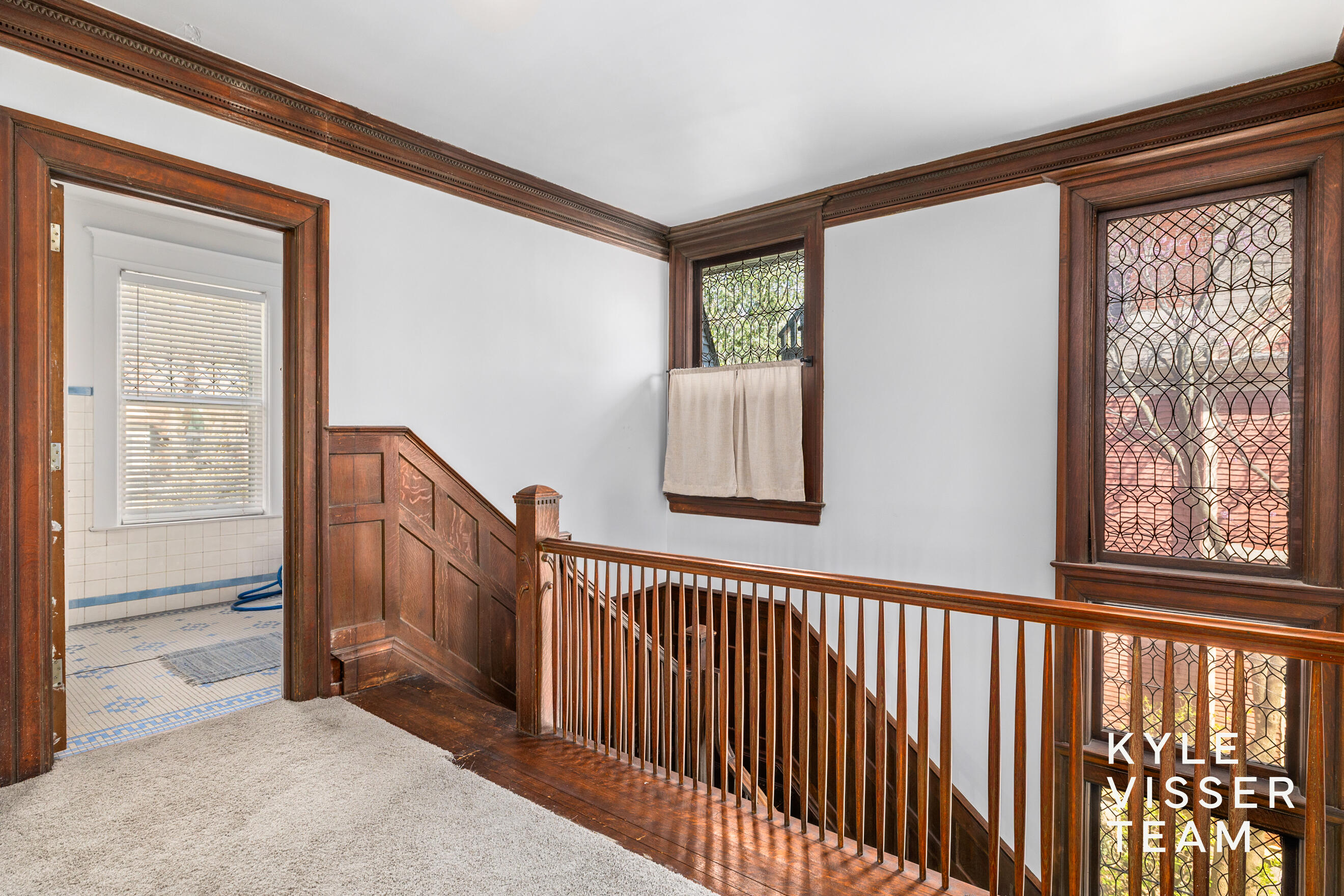 304 Paris Avenue Southeast Grand Rapids, MI 49503 - Photo 21 of 62 Stairway/Landing
