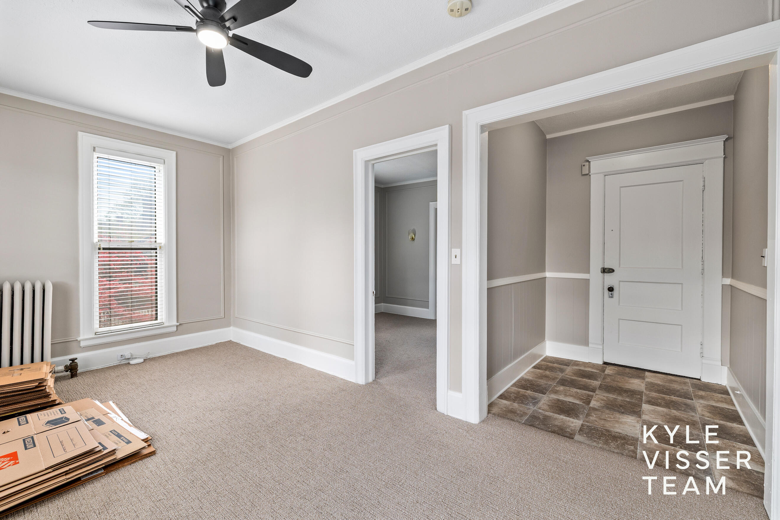 304 Paris Avenue Southeast Grand Rapids, MI 49503 - Photo 30 of 62 Unit 3 Entry/Sitting Room