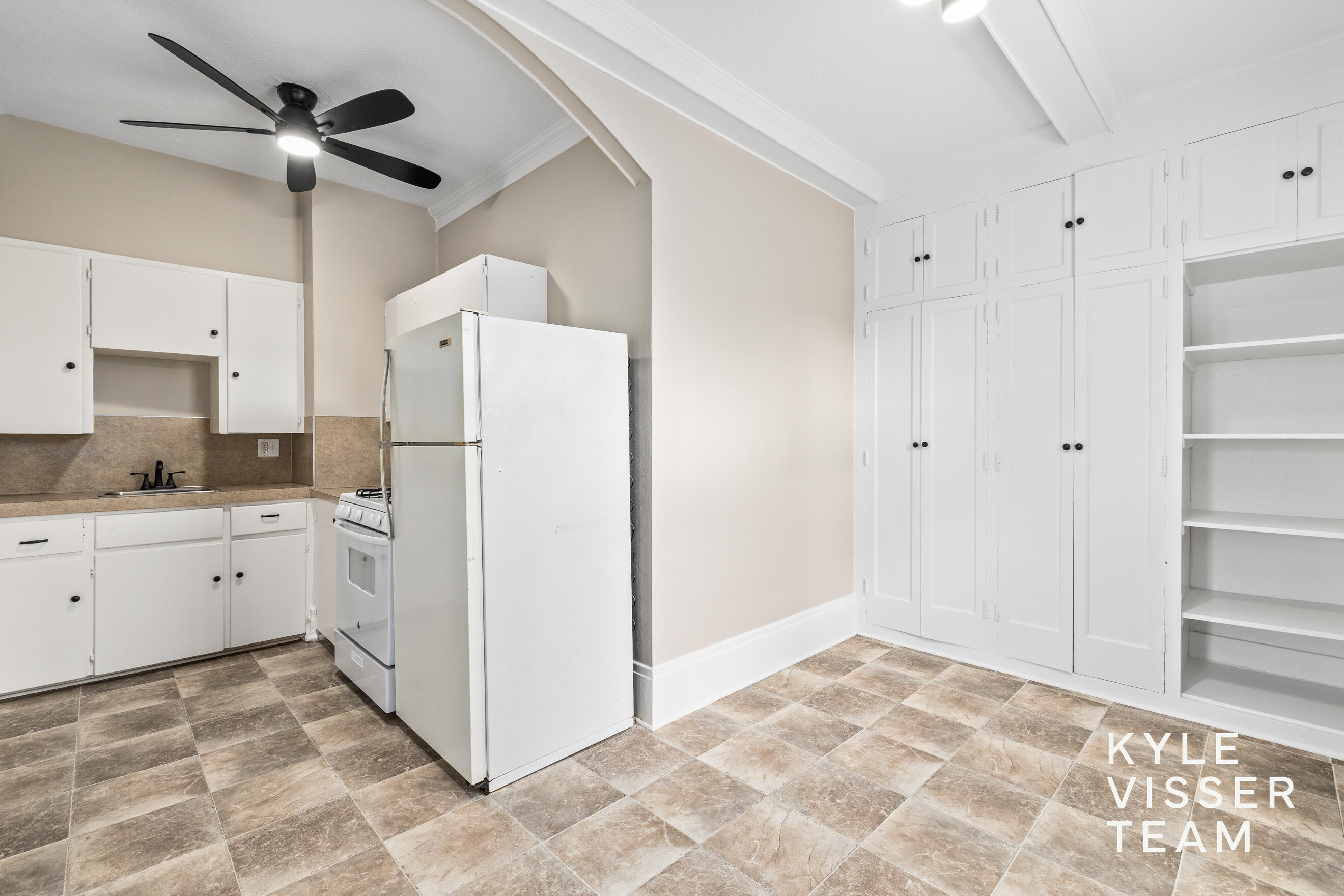 304 Paris Avenue Southeast Grand Rapids, MI 49503 - Photo 33 of 62 Unit 3 Dining/Kitchen